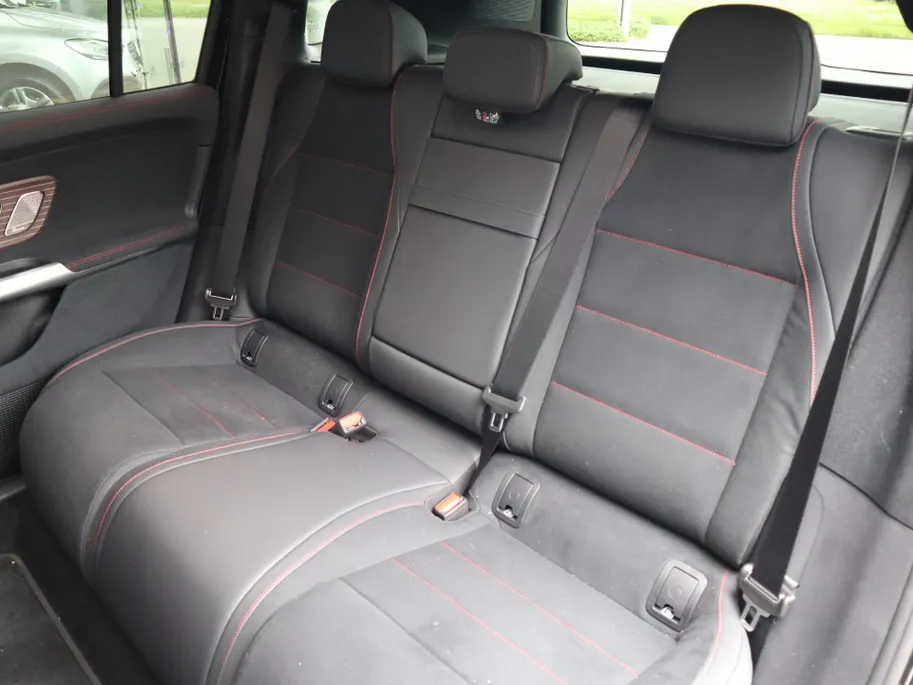 Mercedes-Benz GLB 250+ Business Solution AMG 85.5 kWh l Trekhaak l Keyless l Panoramadak