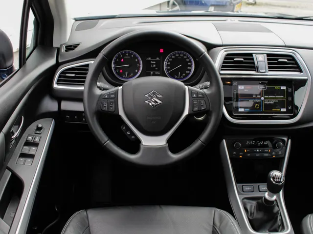 Suzuki S-Cross 1.4 Boosterjet Style Smart Hybrid | Navi | Cruise | Schuifdak | Camera | Lm-Velgen | Trekhaak