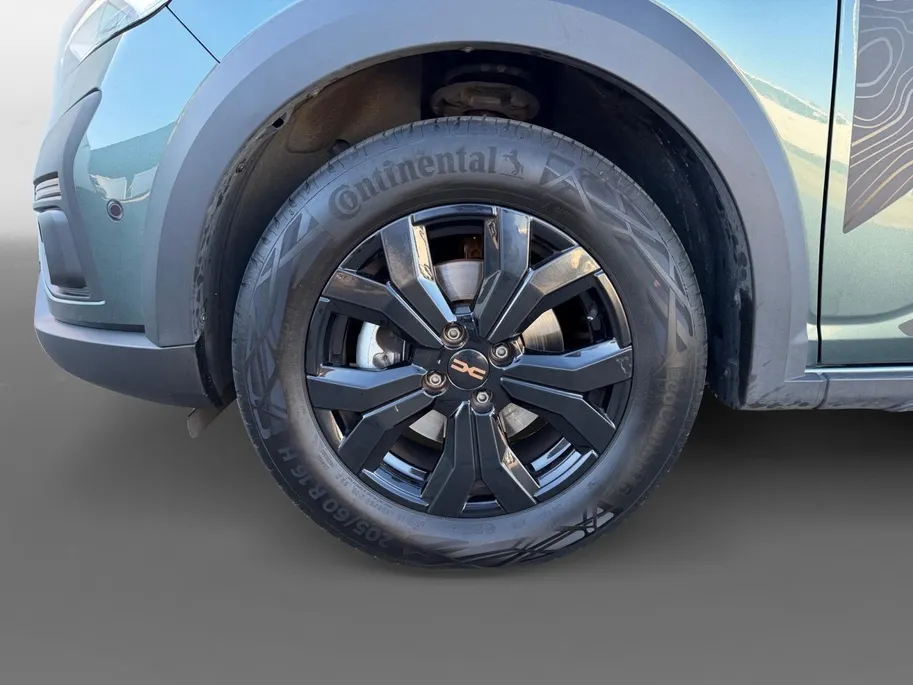 Dacia Jogger 140PK Hybrid Extreme 7p. Automaat | 7 Zitplaatsen | Camera | Parkeersensoren | Apple CarPlay/Android Auto | Digital Cockpit | Cruise Control | Lichtmetalen Velgen | Licht & Regen Sensor | Full LED |