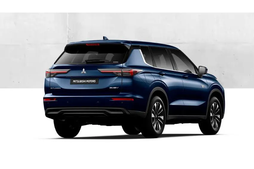 Mitsubishi Outlander 2.4 PHEV Intense € 5.000 euro korting eigen voorraad| 8 jaar garantie| Snel leverbaar | Totaalprijs op is op.