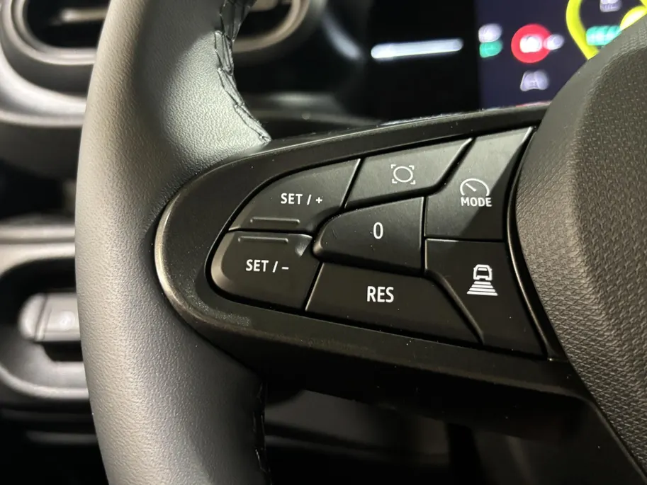 Renault Twingo Urban Range Techno 27.5 kWh Automaat | Demo - Beschikbaar per 01-10-2026 | Armsteun | Camera | Parkeersensoren | Climate Control | Full LED | Adaptive Cruise Control | Navigatie | 18' Lichtmetalen Velgen |