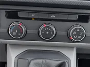 Volkswagen Bedrijfswagens Transporter 2.0TDi 150pk DSG L2 · Camera · Apple Carplay/Android Auto · 3-zits bank · Cruise Control · Airco ·