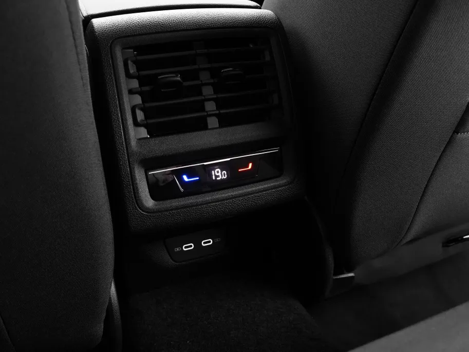 Volkswagen Golf 1.5 eHybrid 272pk DSG GTE · Panoramadak · Camera · Matrix LED · Stuur- & Stoelverwarming · Head-Up Display · Garantie t/m 09-09-2030 of 100.000km