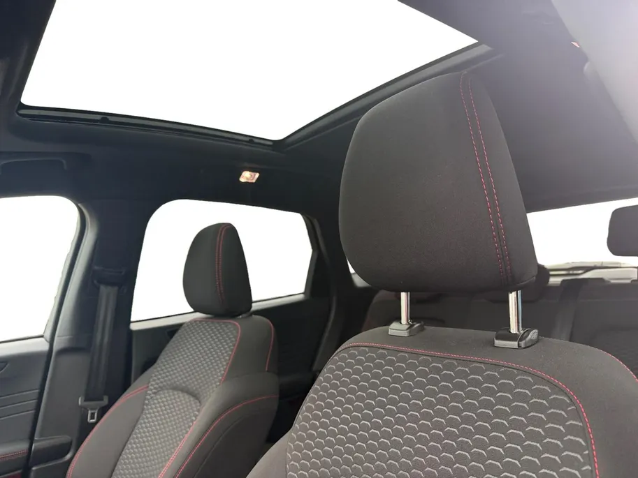 Ford Kuga 2.5 PHEV ST-Line | NL auto | Automaat | Pano dak | Elektr. trekhaak | Winter pack | Adapt. Cruise control | BLIS | 360 graden camera | Draadloos opladen mobiel | Fabrieksgarantie tot 01-2028 |