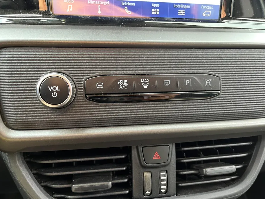 Ford Tourneo Courier 1.0 EcoBoost | Apple Carplay/Android Auto | Navigatie | Camera | Climate Control | Parkeersensoren | Stuurbediening | Hoge Instap