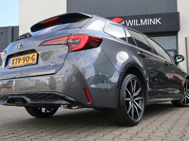Toyota Corolla Touring Sports Hybrid 140 GR Sport | Schuif/Kantel Dak | Headup Display | Apple/Android Auto |