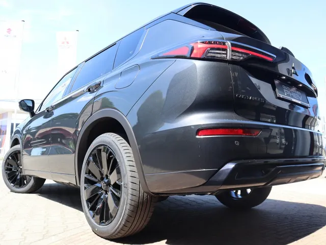 Mitsubishi Outlander 2.4 PHEV Black Edition | Stoel Massage | Schuif/Kantel Dak