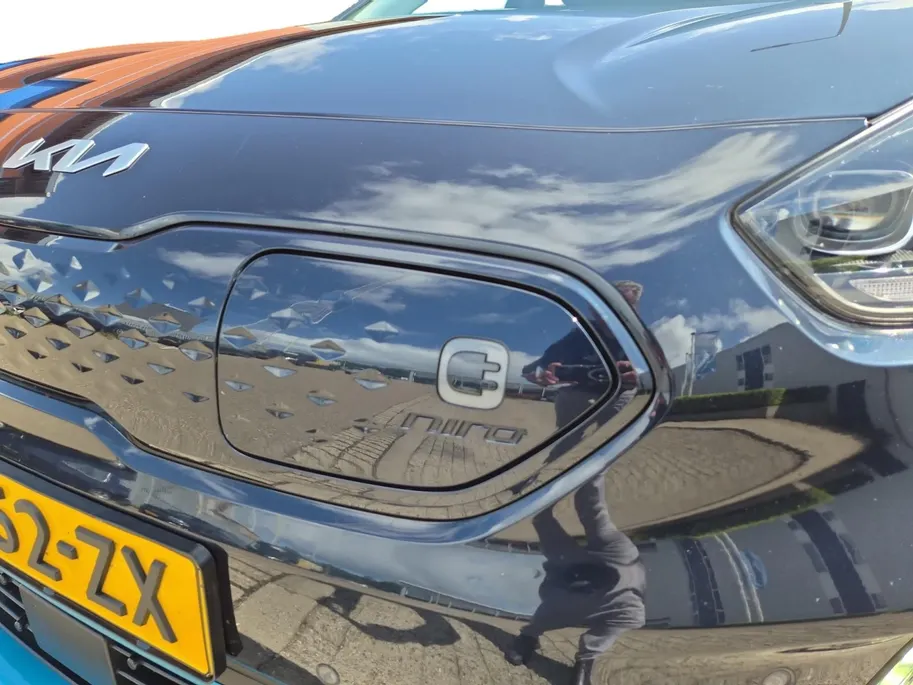Kia e-Niro ExecutiveLine 64 kWh 1e Eigenaar | 3 Fase laden | Metallic lak | Trekhaak | Fabrieksgarantie 27-1-2029 + 3x 1 jaar* | NAP
