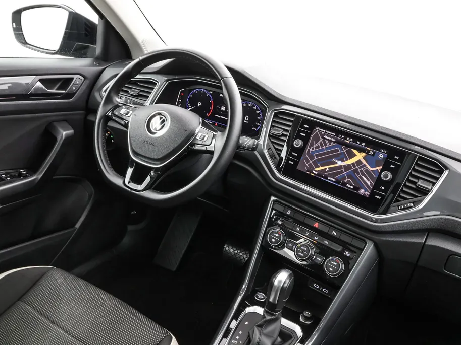 Volkswagen T-Roc 1.5 TSI 150pk DSG Sport · Panoramadak · Camera · Keyless · Apple/Android Car Play · Navigatie · Dodehoek Detectie · 17'' Inch ·