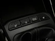 Kia Stonic 1.0 T-GDi MHEV DynamicPlusLine | Apple Carplay / Android Auto | Navigatiesysteem | Stoel + Stuurverwarming | Licht + Regensensor | Parkeersensoren + Camera Achter | Cruise Control | 16' Lichtmetalen Velgen