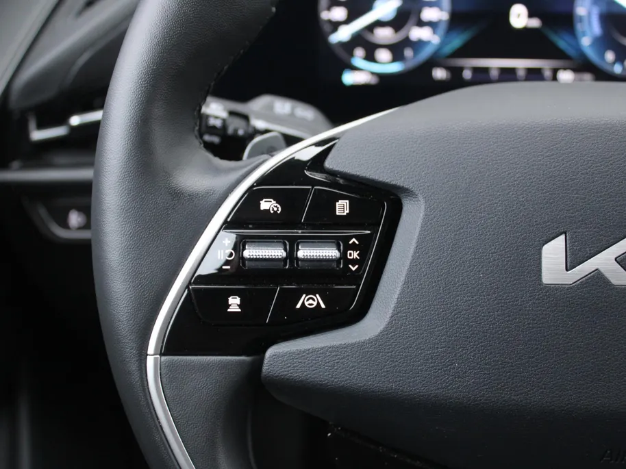 Kia Niro EV DynamicPlusLine 64.8 kWh | 17' LM | Schuif / Kantel dak | Navi | Cruise | Airco | Camera | 17% bijtelling |