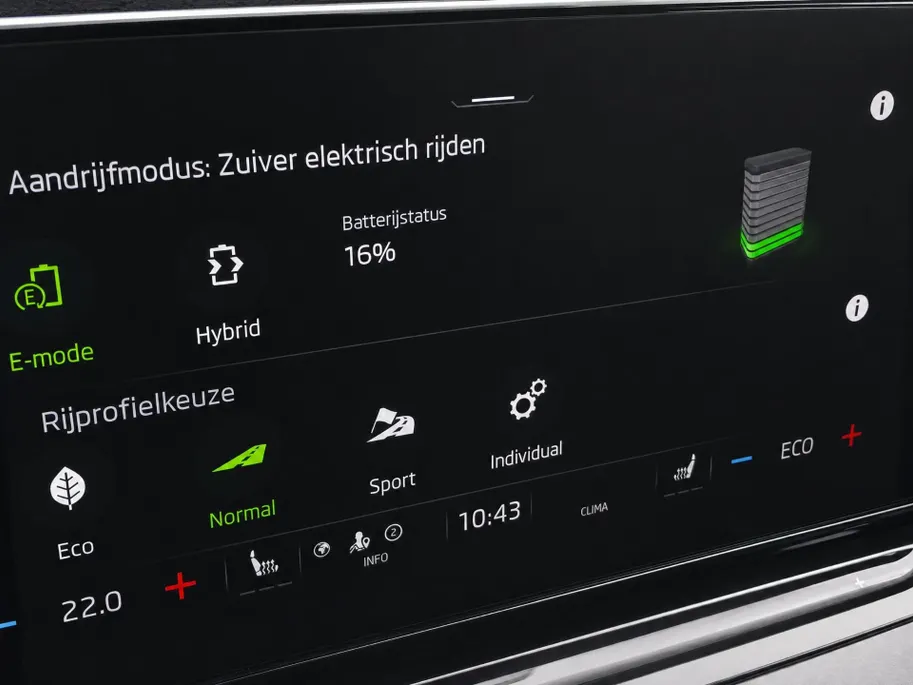 Škoda Octavia Combi 1.4TSI PHEV 180kW/245PK RS iV · Trekhaak ·  Camera · Navigatie · Leder/Alcantara · Apple/Android Car Play ·