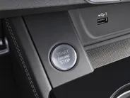 Audi A4 Avant 35 TFSI 150pk S edition Competition · Trekhaak · Camera ·  Stoelverwarming · Apple/Android Car Play · Adaptive Cruise Control ·  Clima · Drive select · Leder/Stof · Garantie t/m 23-07-2028 of 100000km.