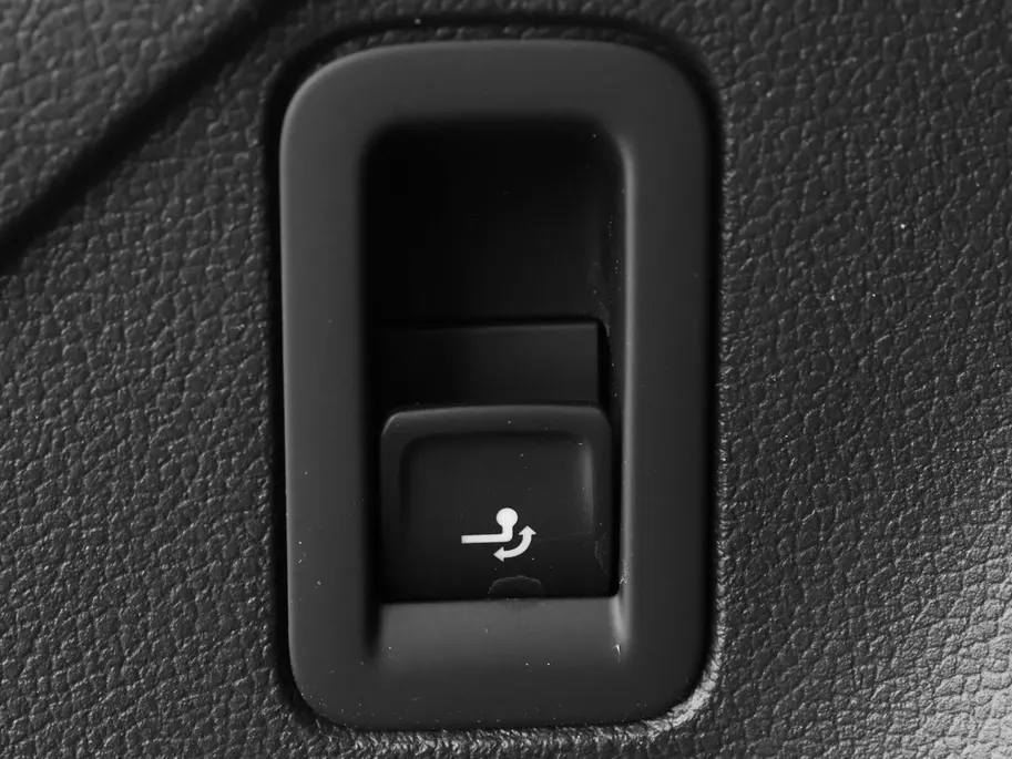 Volkswagen Tiguan 1.4 TSI eHybrid 245pk DSG R-Line Business · Camera · Inklap. Trekhaak · Dodehoeksensor · Parkeer Assistent · Stuur- & Stoelverwarming · 19'Velgen ·