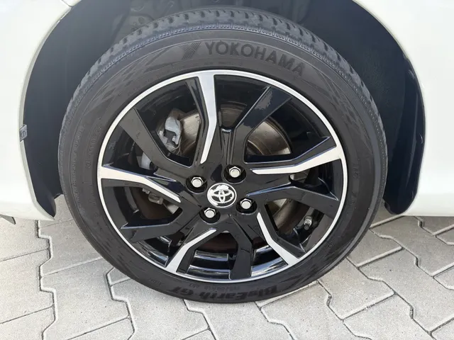 Toyota Yaris 1.5 Hybrid Bi-Tone | Navigatie | Trekhaak