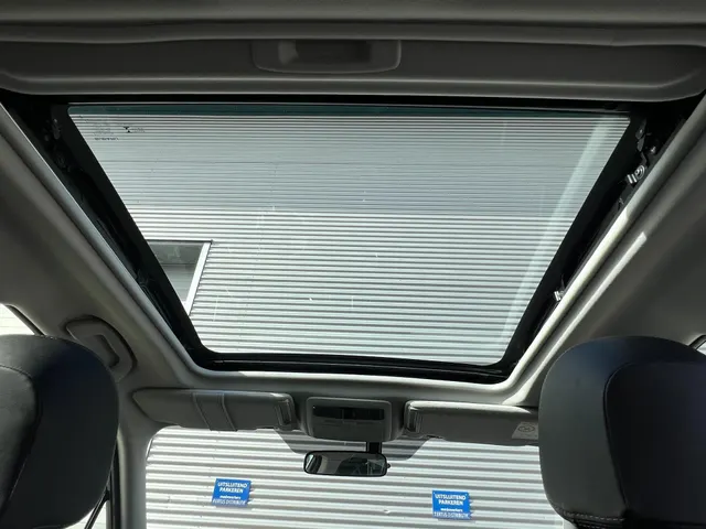 Subaru Forester 2.0 Premium Automaat | Trekhaak | All Season Banden | Elek. Schuif/Kantel Dak |17' LM Velgen | Navigatie
