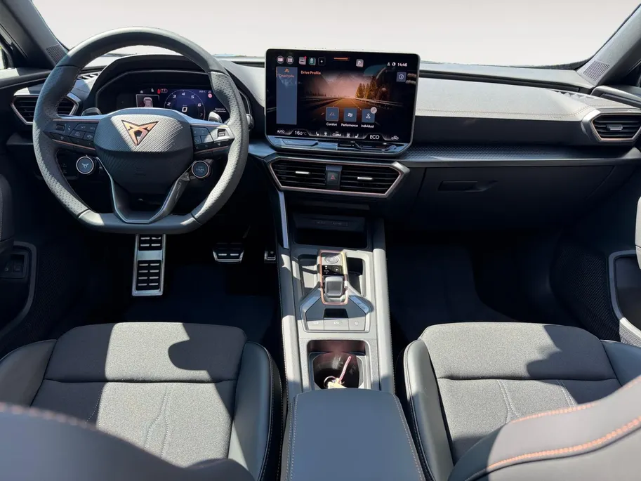 CUPRA Formentor 1.5 TSI e-Hybrid Business Panoramadak | Stuur verwarming etc! | Trekhaak | Super compleet en helemaal nieuw!