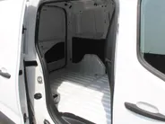 Toyota ProAce CITY 1.5 D-4D L1 Professional | Automaat | 3-zits | Clima | Navi | Camera | Cruise | Dodehoek detectie | Stoel- en stuurverwarming | Digitale binnenspiegel |