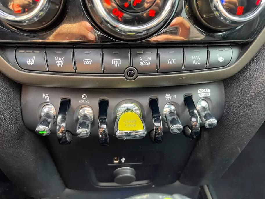 MINI Countryman 1.5 Cooper S E ALL4 Chili *Automaat*Navi+Camera*Climate Control*Schuif/kanteldak*Heads up Display*Harman Kardon Audio*Stoelverwarming*Vol opties!
