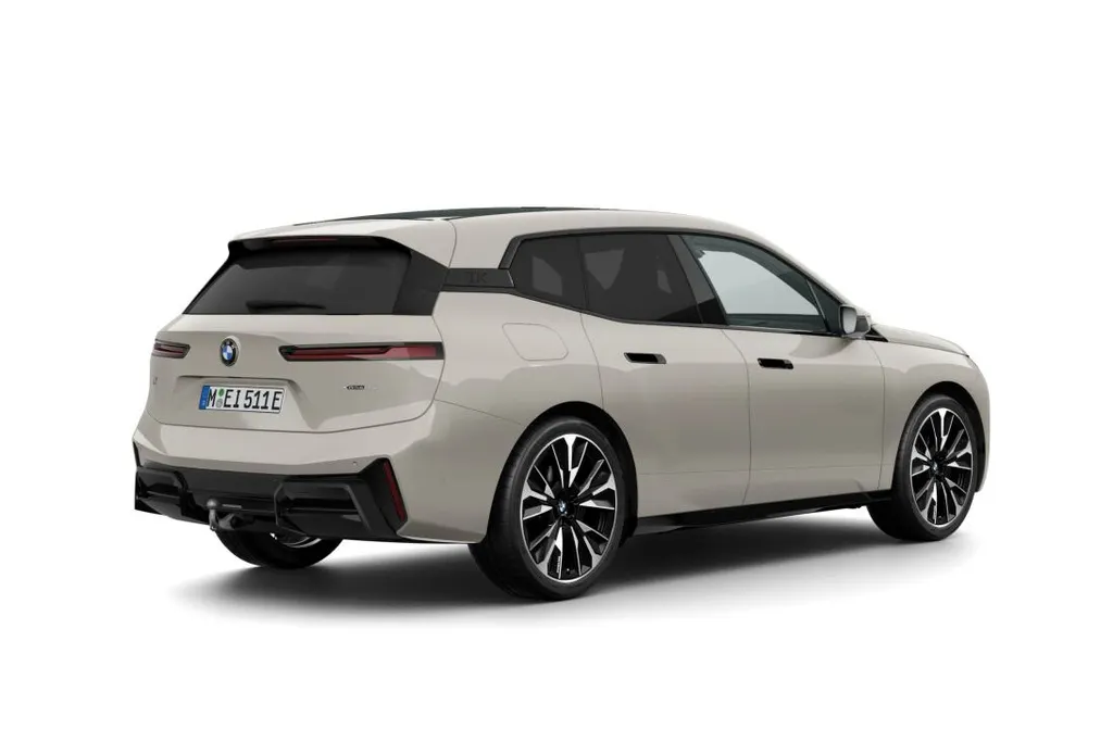 BMW iX xDrive45 101 kWh