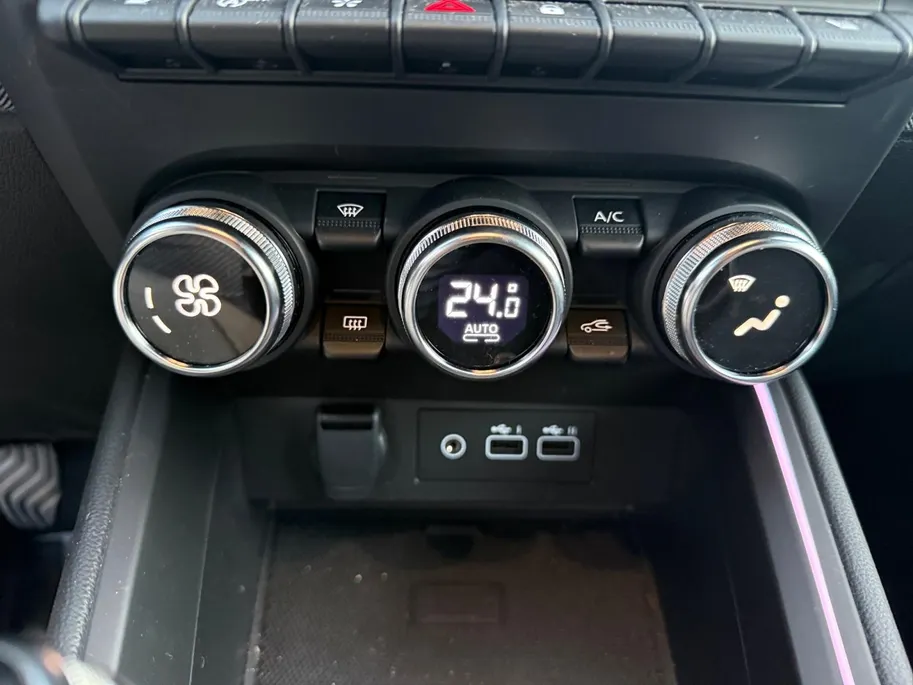 Renault Clio 1.0 TCE TECHNO NAVI AIRCO CAMERA CRUISE CONTROLE APPLE CARPLAY ANDROID AUTO 7 INCH SCHERM ZEER MOOIE AUTO PAS 3000KM