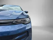Volkswagen Golf 1.5 eHybrid Life Edition Panoramadak · Achteruitrijcamera · Draadloze telefoonlader · Stuur- & Stoelverwarming