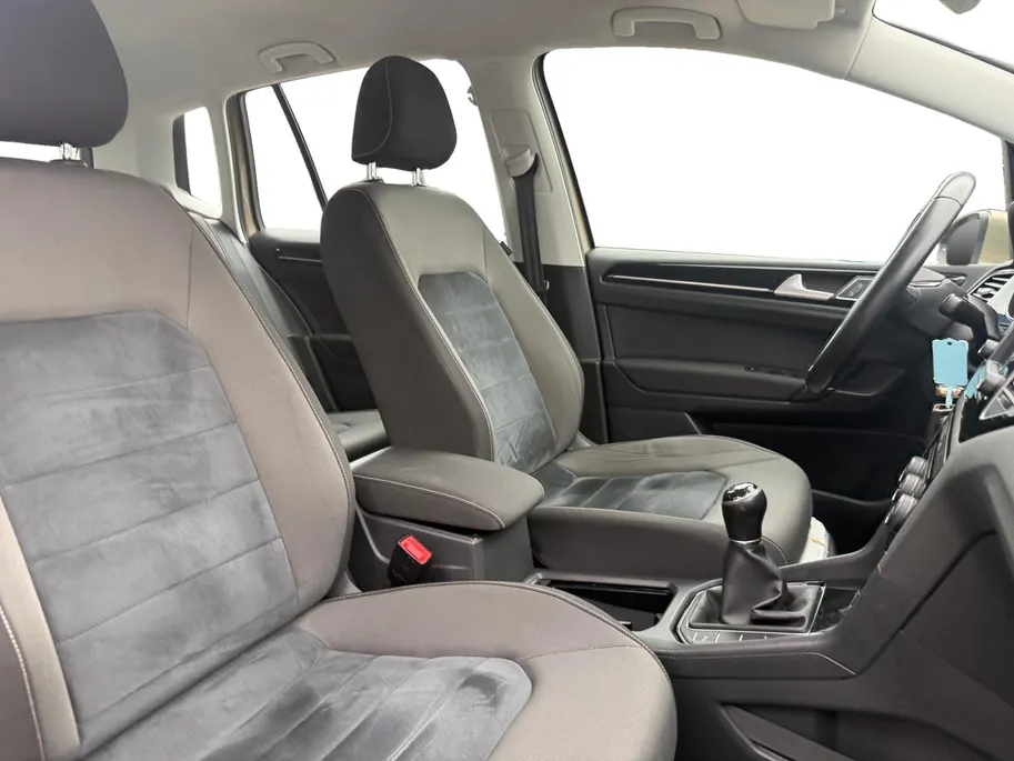 Volkswagen Golf Sportsvan 1.4 TSI Highline | 1e Eigenaar | Trekhaak | Achteruitrijcamera | Navigatie | Elektr. Inklapbare spiegels | 12 maanden garantie! |
