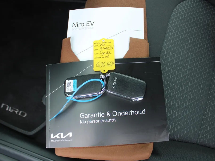 Kia Niro EV Light Edition 64.8 kWh | Airco | Cruise | Navi | Camera | PDC | 17' LM | All season banden | 17% bijtelling |