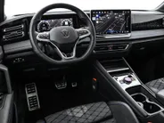 Volkswagen Tiguan 1.5 272pk DSG eHybrid R-Line Edition · Panoramadak · 360 Camera · Wegklapbare Trekhaak · Massage · Dodehoek Detectie · 19'' Inch · Garantie t/m 27-10-2029 of 100.000km
