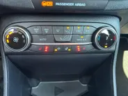 Ford Fiesta 1.0 EcoBoost Hybrid Titanium | Apple Carplay / Android Auto | Achteruitrijcamera | Winterpack | Cruise control |