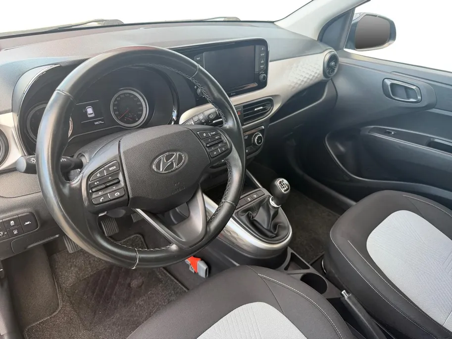 Hyundai i10 1.0 Premium | Navigatie| Parkeer sensoren| Camera| Cruise Controle| Metallic lak| Dealer onderhouden| Climate Controle