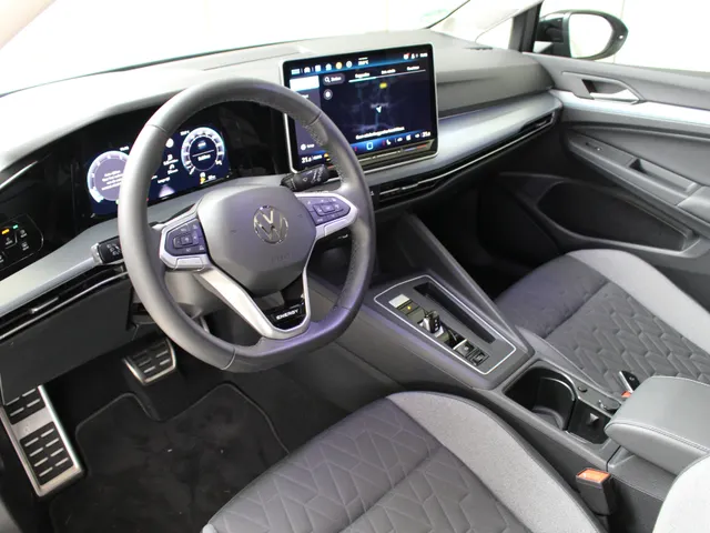 Volkswagen Golf 1.5 eTSI DSG Energy Edition Panoramadak | Navigatie | Harman Kardon Audio |  Fabrieksgarantie