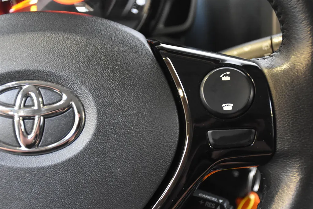 Toyota Aygo 1.0 VVT-i X First I Apple Carplay - Android Auto