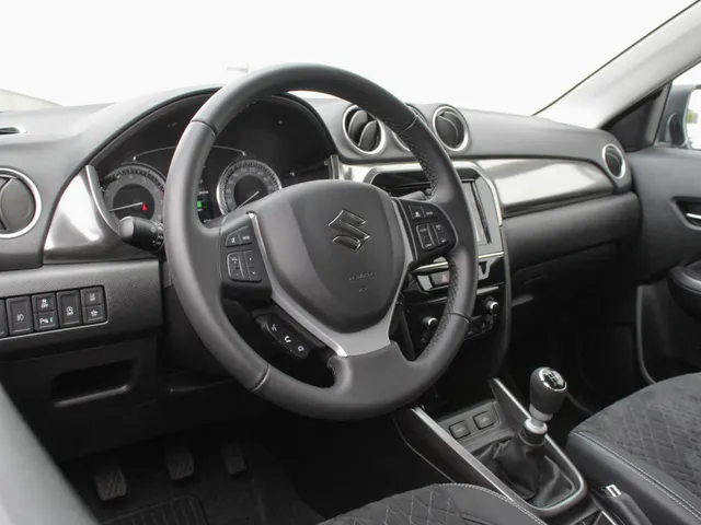 Suzuki Vitara 1.4 Boosterjet Style Smart Hybrid | Navi | Panodak | Adap. Cruise | Leder | Lm-Velgen