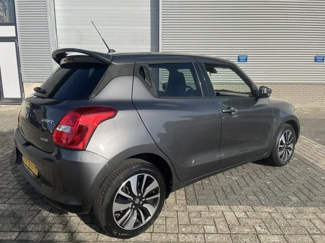 Suzuki Swift 1.0 Stijl Smart Hybrid 1e eigenaar| Dealer onderhouden| Meest Luxe uitvoering| Fabrieksgarantie tot 2028
