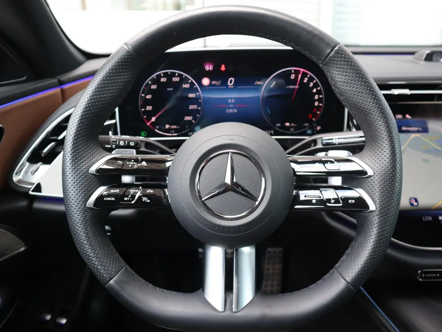 Mercedes-Benz E-Klasse Estate 300 e AMG Line l Leder l Trekhaak l Keyless l Panoramadak