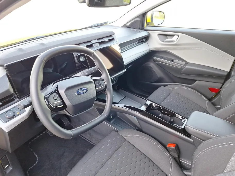 Ford Puma Gen-E 46,8 kWh | Winterpack | Comfort Pack | Camera | Apple Carplay&Android Auto | Climate Control | El. Achterklep | Navigatie | Nieuw te bestellen! |