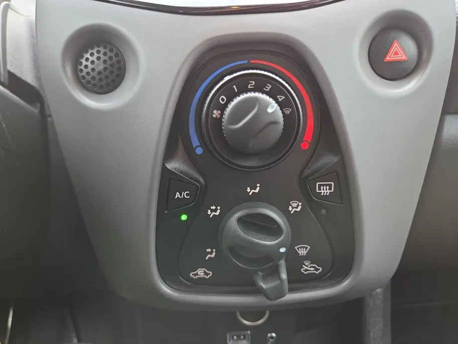 Peugeot 108 1.0 e-VTi Active | Zeer nette auto | Apple CarPlay & Android Auto | Volledig onderhouden | Achteruitrijcamera | 12 Maanden BOVAG Garantie |