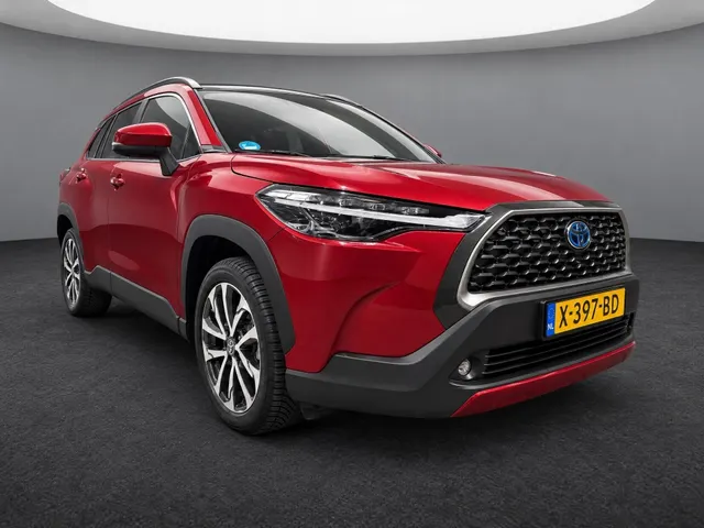 Toyota Corolla Cross 2.0 HP Hybrid Launch Edition | Panoramadak | All Seasons