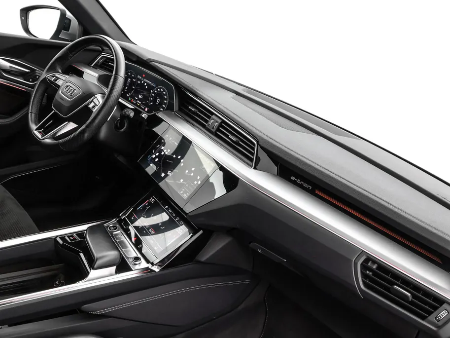 Audi e-tron 55 300kW/408PK S Line 95Kwh · SOH 94,6% · Panoramadak · Leder/Alcantara · 360°Camera + Parkeersensoren · Stoelverwarming ·