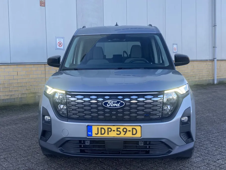 Ford Tourneo Courier Titanium 100% Elektrisch 43kWh 136 pk Apple Carplay/Android Auto - Winterpack - trekhaak