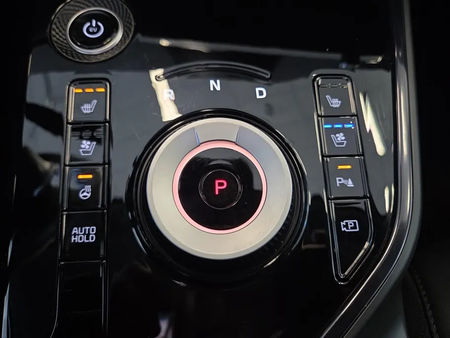 Kia Niro EV ExecutiveLine 64.8 kWh Accu 100% | Meest luxe uitvoering | Schuif/kantel dak | Dodehoek Detectie | Cruise Control Adaptief |  Head up Display | Stoelverwarming en Ventilatie | Harmen / Kardon | camera | Carplay & Android | Fabrieksgarantie t/m 19-06-2031