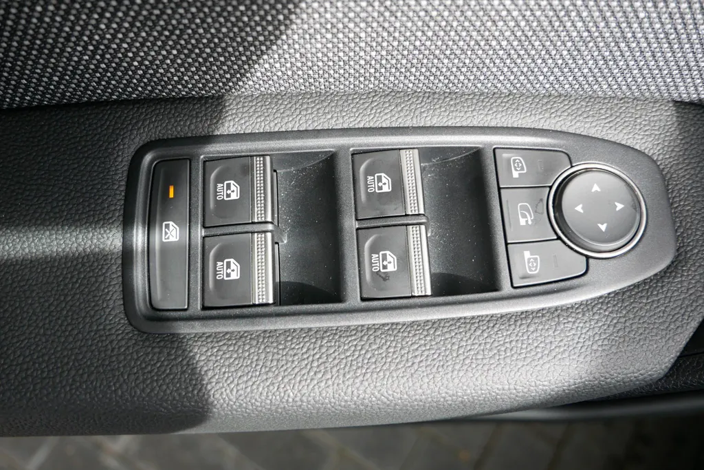 Renault Captur 1.8 E-Tech full hybrid 160Techno | Beschikbaar per 26 september 2026 | Rijdende demonstratie auto |Pack Light & Sound |Pack Winter |