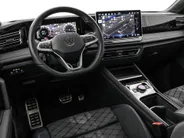 Volkswagen Tiguan 1.5 eHybrid 204pk DSG R-Line Edition · Panoramadak · 360 Camera · Inklap. Trekhaak · Matrix LED · Stuur- & Stoelverwarming + Massage · Achterbank verwarmd · Garantie t/m 09-10-2030 of 100.000km