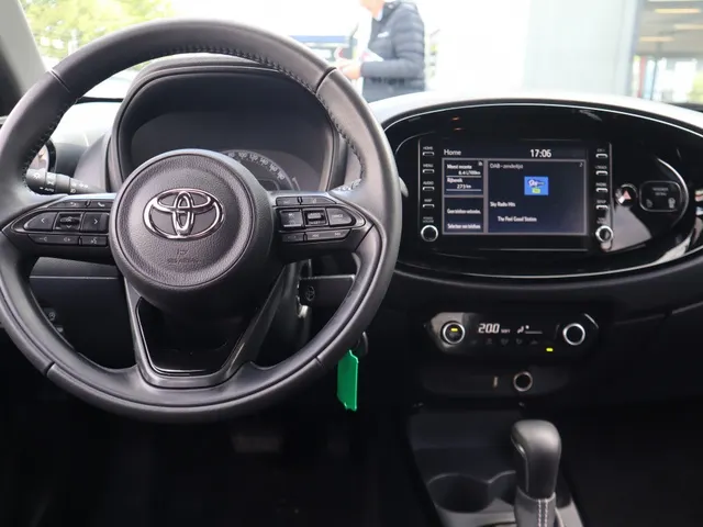Toyota Aygo X 1.0 VVT-i S-CVT Pulse Automaat Bi-Tone | AllSeasons | Climate co