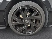 Volkswagen Golf 1.5eTSI/150PK R-Line Business · Navigatie · Apple/Android Car Play · Keyless · Garantie t/m 18-08-2027 of 100000km.