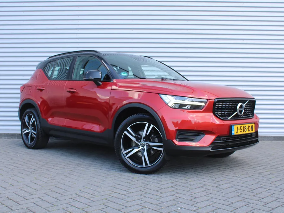 Volvo XC40 2.0 T4 R-Design | Keyless | HK Audio | Adap. Cruise | PDC | Elek. Trekhaak | 19' Velgen | Elek. Kofferklep | Camera | Stoelverwarming |