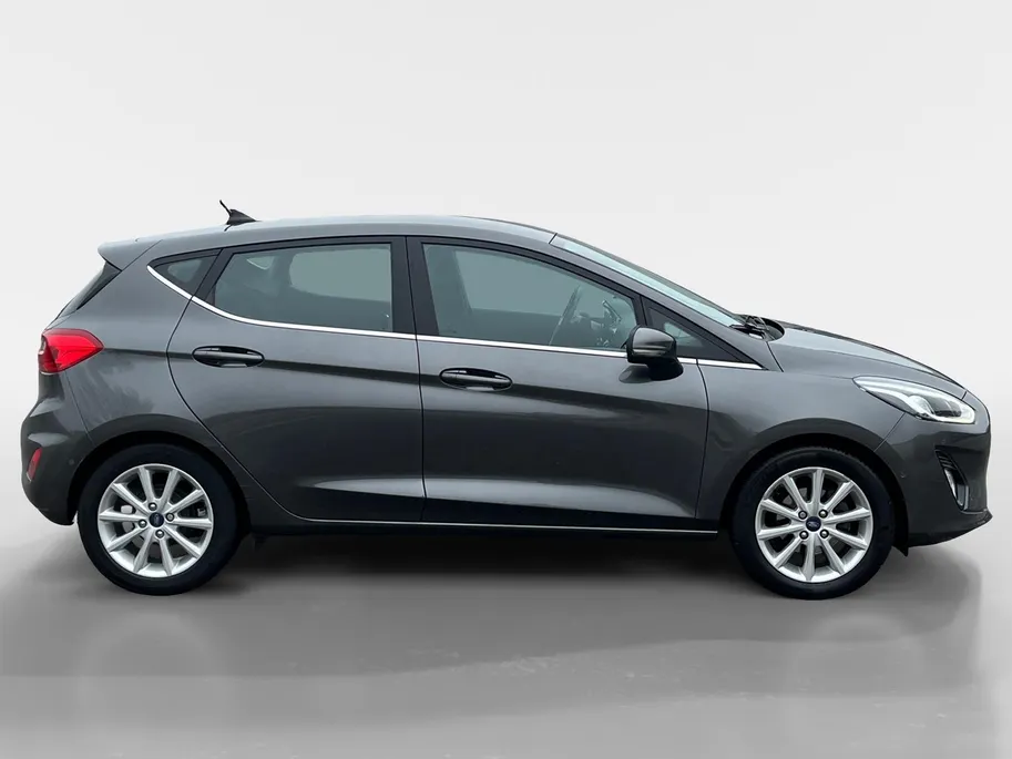 Ford Fiesta 1.0 EcoBoost Titanium Automaat | NL auto | Dealer onderhouden | Trekhaak | Winter Pack | Parkeersensoren voor en achter | Achteruitrijcamera | Cruise control | Apple carplay & Android auto | 16' lichtmetalen velgen | Bovag garantie |
