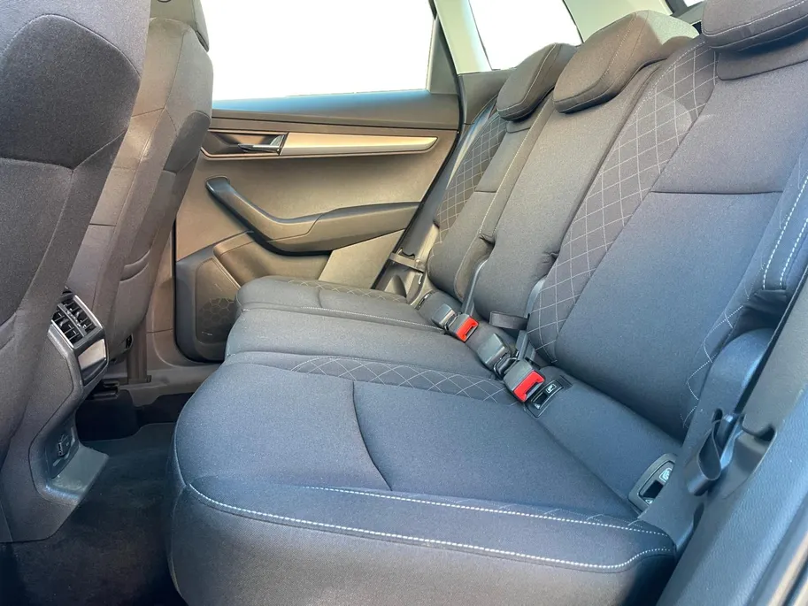Škoda Karoq 1.0 TSI Ambition Business DSG-Automaat| Wegklapbare trekhaak| Navi| Cruise Control| Climate control| Parkeersensoren v+a|
