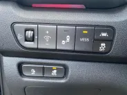 Kia e-Niro ExecutiveLine 64 kWh | Climate control | Leder | Stoel + stuurverwarming en ventilatie | Schuif/kanteldak | Navigatie | 17 inch LM-velgen | Keyless | SOH 97% |